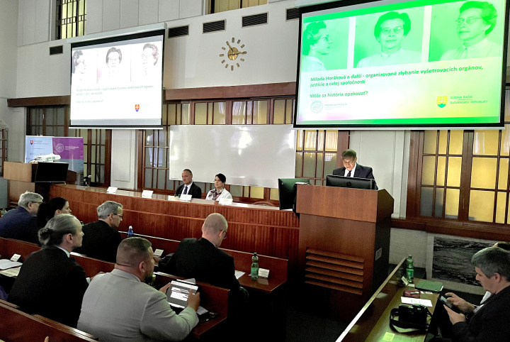 Konferencia - titulná fotka